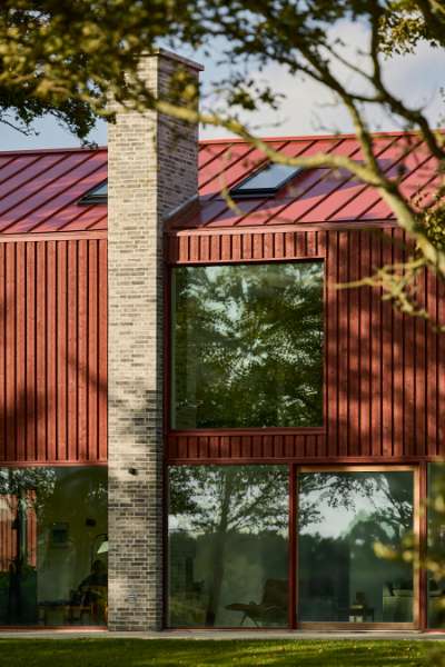 A house so red even Snoopy would “dream” of it,